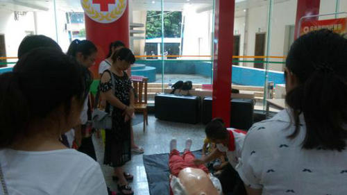 珠城大讲坛——红十字应急救护知识百姓学堂(第27期)在北海市图书馆举办