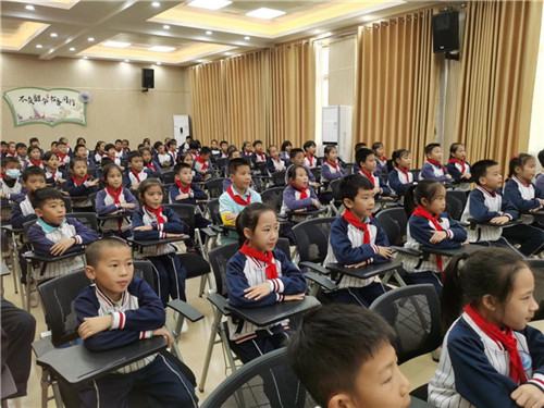  “快乐阅读 书香伴我成长”走进北海市海城区第一实验小学