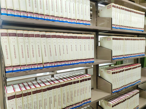 北海市图书馆设立大型历史文献丛书《复兴文库》专区