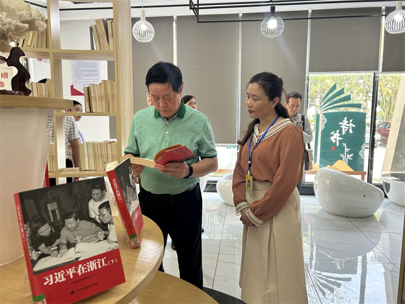 河池市政协考察组莅临我馆调研