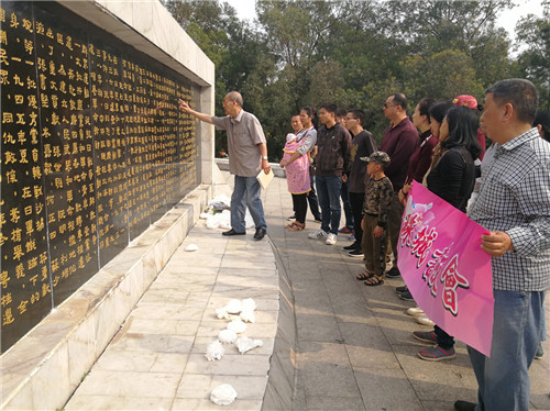 北海市图书馆组织珠城书友会开展缅怀革命先烈活动