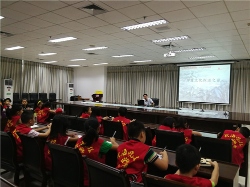 北海市图书馆举办“让文明花儿朵朵绽放”系列文学讲座