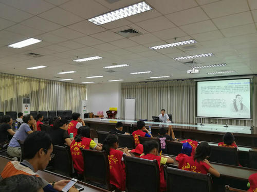 北海市图书馆举办“让文明花儿朵朵绽放”系列文学讲座（三）