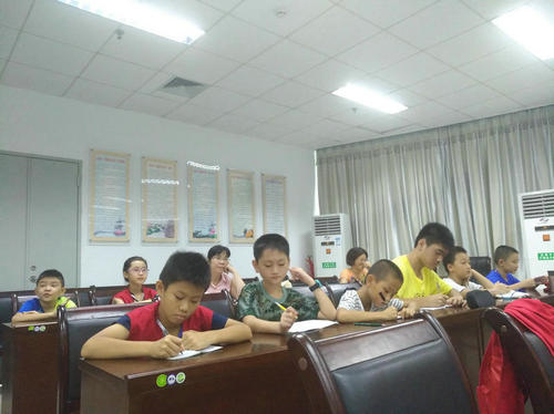 北海市图书馆举办“让文明花儿朵朵绽放”系列文学讲座（四）