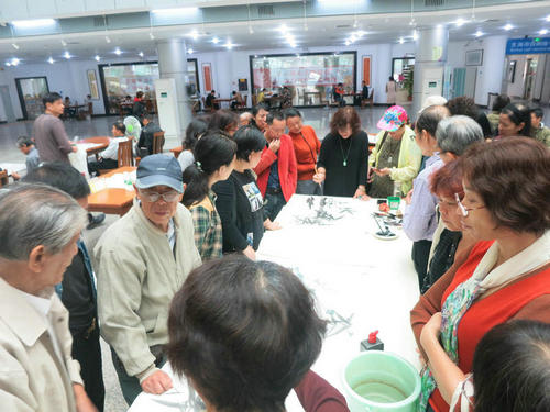 北海市图书馆成功举办重阳节书画现场分享会