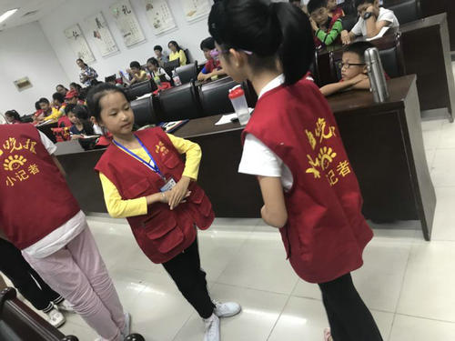 北海市图书馆举办“让文明花儿朵朵绽放”小记者训练营系列活动之文明礼仪讲座