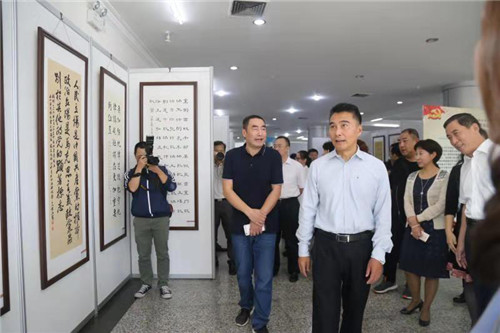 纪念改革开放40周年庆祝自治区成立60周年北海市加强党的政治建设书法作品展开幕