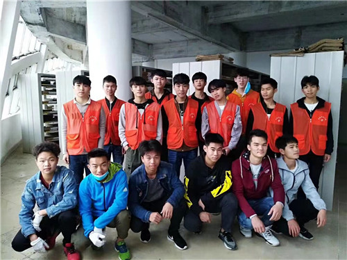 北海市图书馆开展报库报纸清点工作