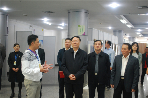  全国人大教科文卫委副主任委员杨志今一行到北海市图书馆进行调研