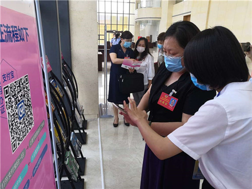  又是一年北海两会时，北海市图书馆助力北海两会服务