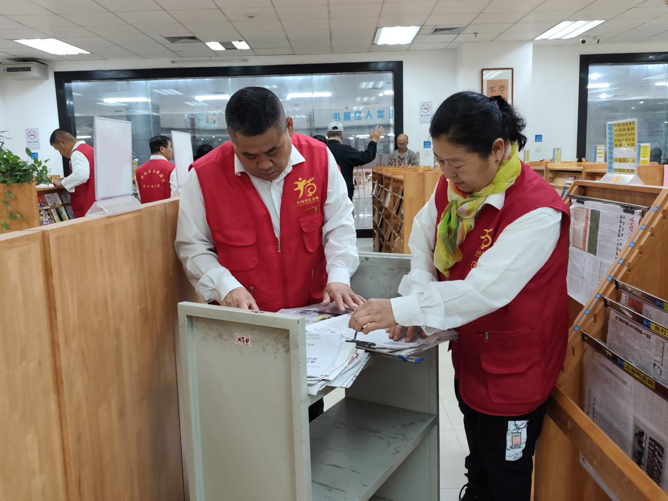 银龄悦读·重拾“纸上欢”——老年志愿者阅读分享会